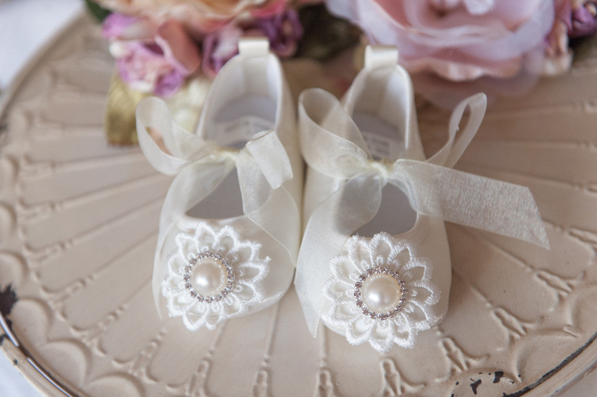 Lace baby shoes top
